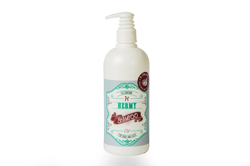 HERMY OIL Shampoo all’olio, ristrutturante e detergente per cani e gatti.